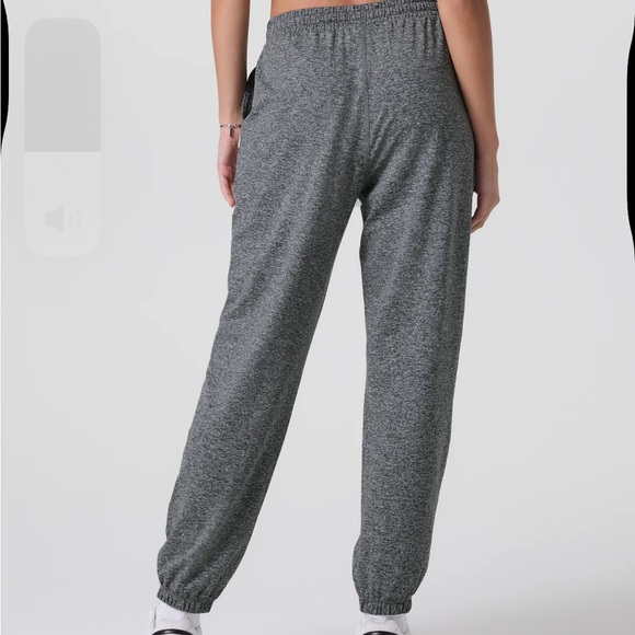 Vuori boyfriend jogger. Guc. Light grey with charcoal grey. Medium - Picture 3 of 16